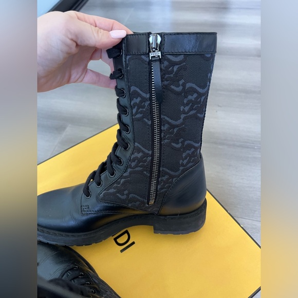 Fendi Karligraphy FF combat boots 6.5 used in great condition - Picture 8 of 16